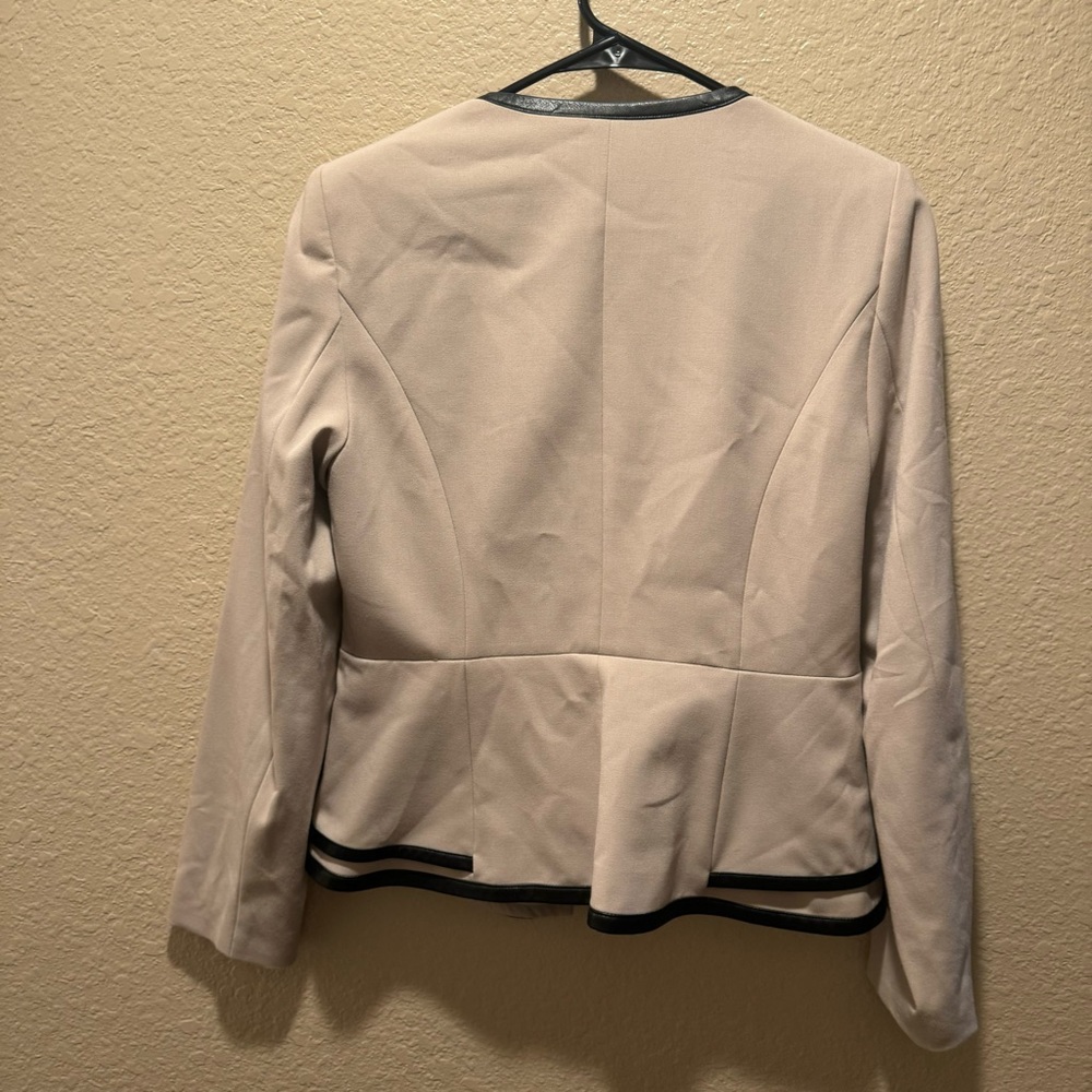 Calvin Klein Women Blazer size 10P - Picture 3 of 4